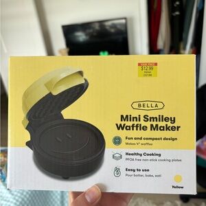 New Bella Yellow Smiley Face Waffle Maker